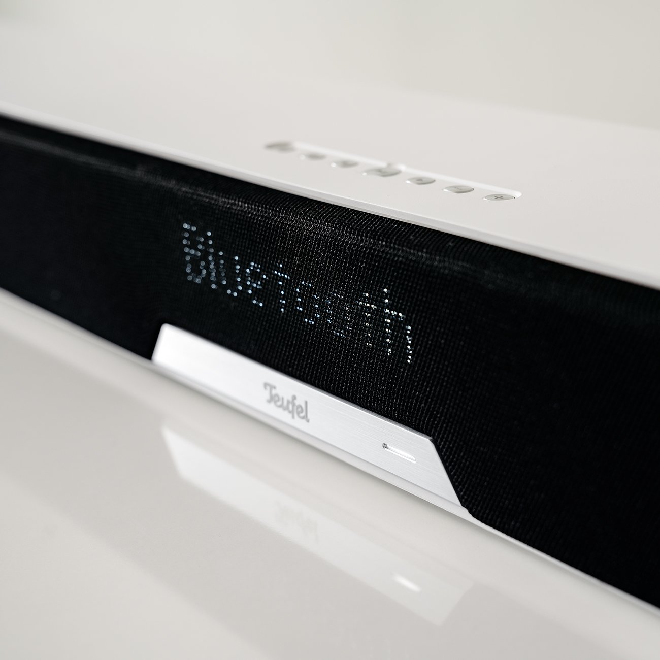 Teufel Cinebar Lux - Die Evolution der Soundbar mit integriertem Subwoofer - Weiss